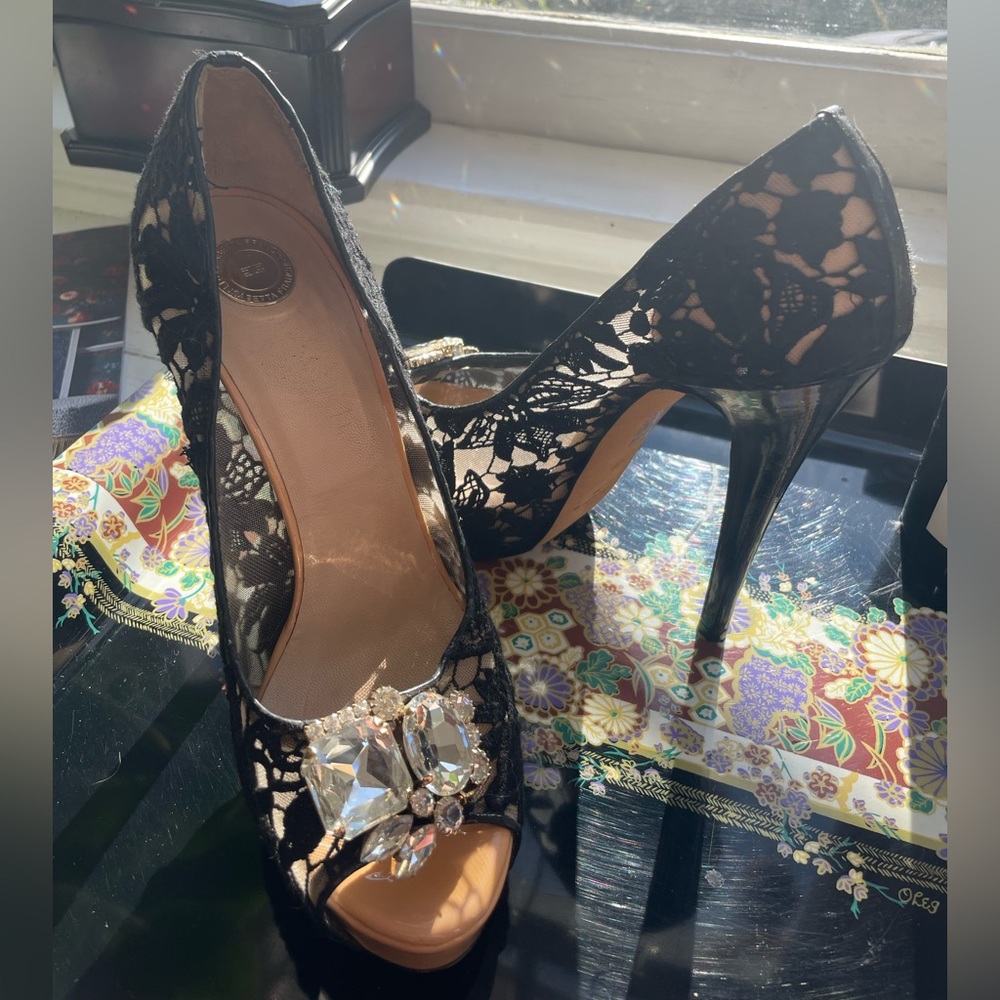 elisabetta franchi black lace and rhinestone open toed pumps with patent heel